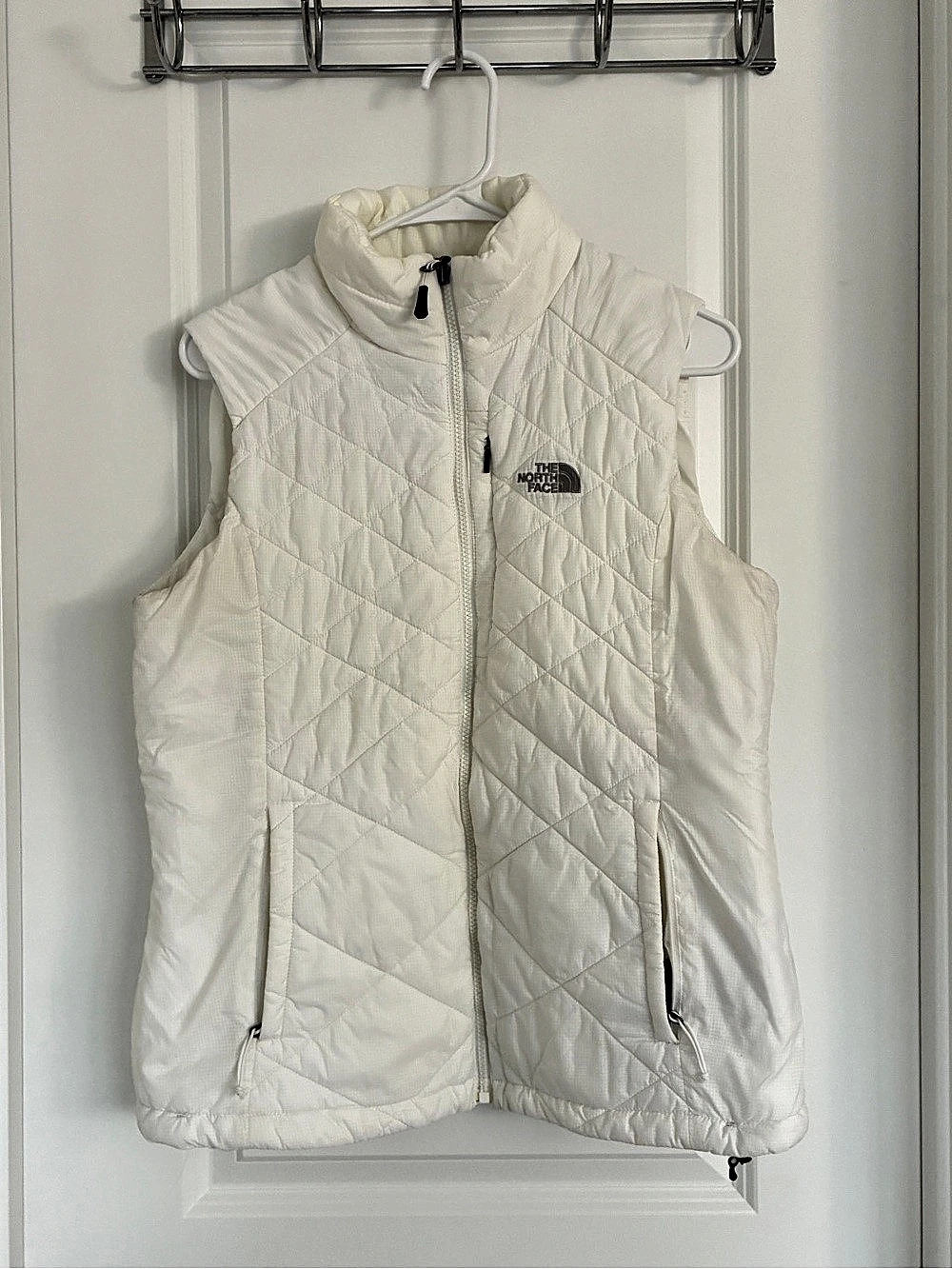 The North Face Quilted Primaloft Vest in White Size Medium Like New